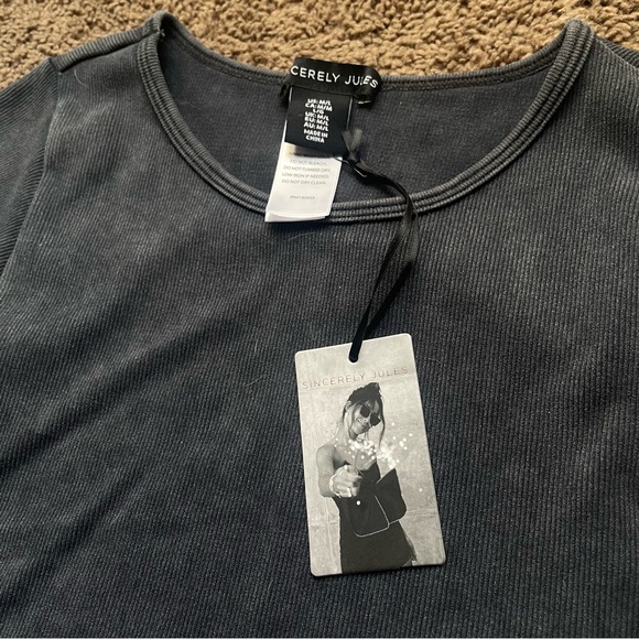 NWT Sincerely Jules Cropped Grey Open Back Crop Top Size M/L - Picture 2 of 3